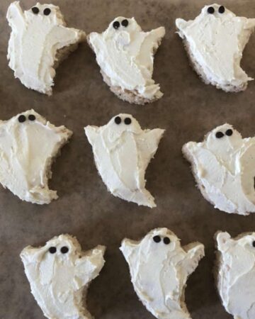 group of rice krispie treats decorated as ghosts