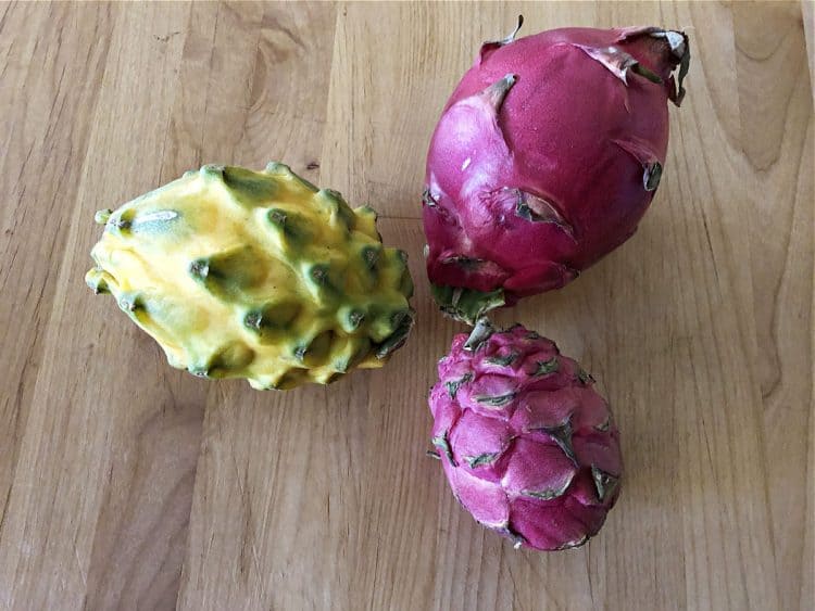 3 varieties of dragon fruit uncut