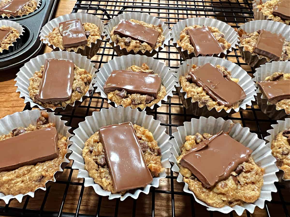 Mini foil cups of French Christmas Cookies cooling on a wire rack.